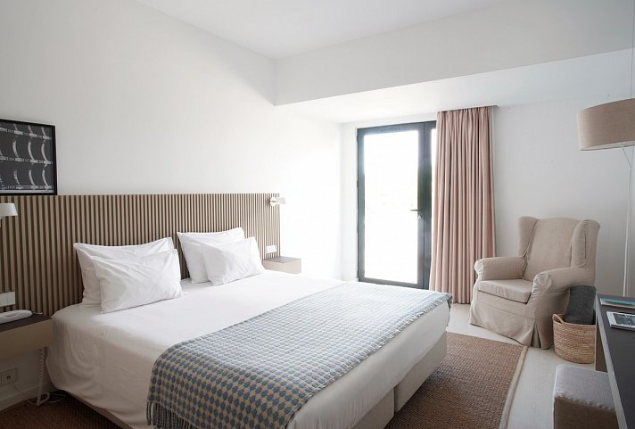 Memmo Baleeira - Wohnbeispiel Doppelzimmer Landblick (Zimmercodierung DBL)