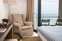 Memmo Baleeira - Wohnbeispiel Doppelzimmer Superior Meerblick (Zimmercodierung DSM)