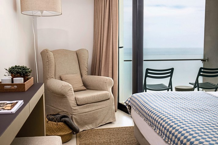 Memmo Baleeira - Wohnbeispiel Doppelzimmer Superior Meerblick (Zimmercodierung DSM)