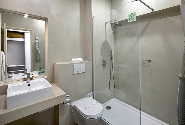 Navegadores - Beispiel Bad Doppelzimmer Comfort (Zimmercodierungen DF1 & DF2)