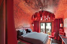 25hours Hotel Piazza San Paolino - Wohnbeispiel Doppelzimmer Medium mit Balkon (Zimmercodierung DB2)