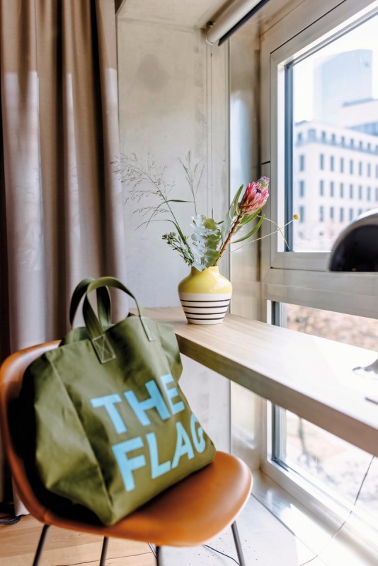 THE FLAG West M