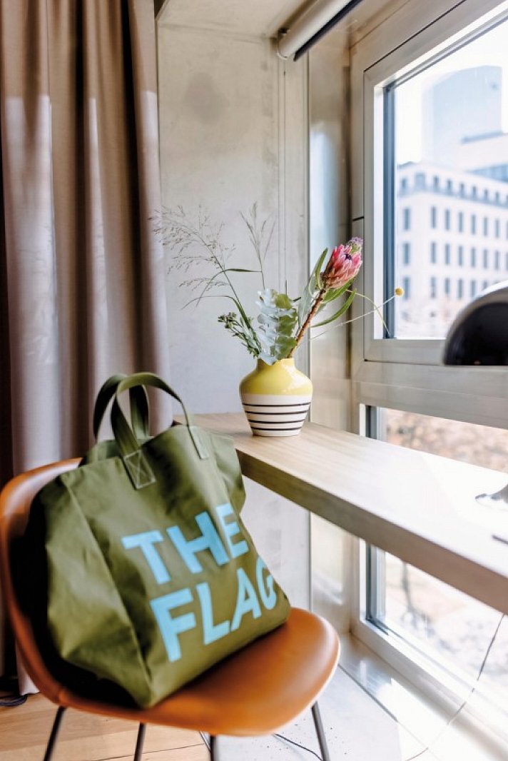 THE FLAG West M