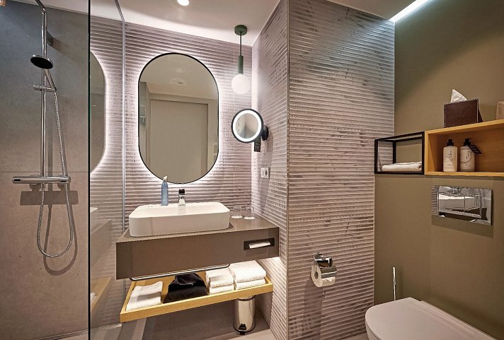 ATLANTIC Hotel Frankfurt - Beispiel Bad Doppelzimmer Komfort (Zimmercodierung DF1)