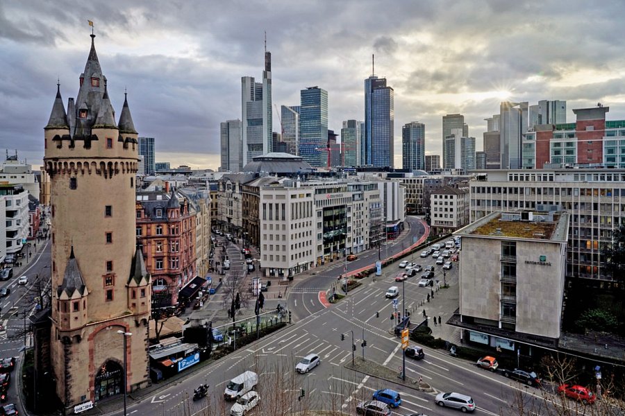 Flemings Selection Hotel Frankfurt City - Blick vom Hotel auf die Frankfurter Skyline