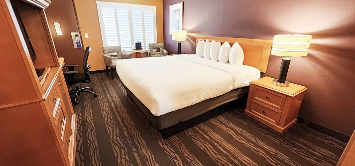 Best Western Plus Stovall's Inn - Wohnbeispiel Standard Room with Rollaway Bed (Zimmercodierung UG6)