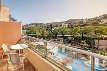 Golden Bahía de Tossa & Spa - Balkonbeispiel Doppelzimmer Poolblick (Zimmercodierung DBP)