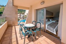Golden Bahía de Tossa & Spa - Balkonbeispiel Vierbettzimmer (Zimmercodierung RB1)