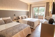 Golden Bahía de Tossa & Spa - Wohnbeispiel Vierbettzimmer Premium Poolblick (Zimmercodierung RBP)