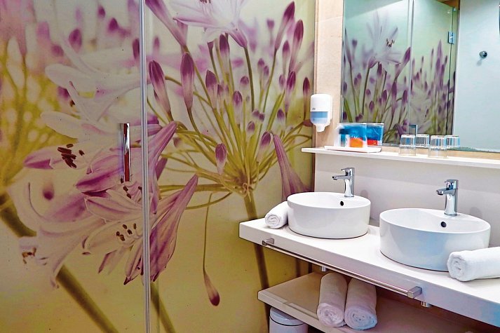 Sumus Hotel Monteplaya - Badbeispiel Doppelzimmer Komfort (Zimmercodierung DF1)