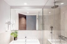 AQUA Hotel Bertran Park - Badbeispiel Doppelzimmer Design (Zimmercodierungen DB1 & DF3)