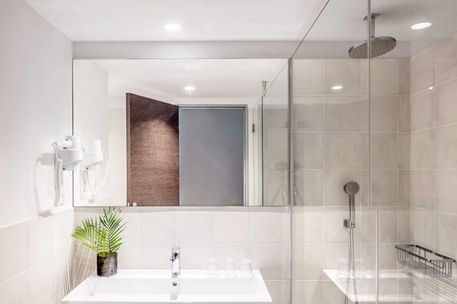 AQUA Hotel Bertran Park - Badbeispiel Doppelzimmer Design (Zimmercodierungen DB1 & DF3)