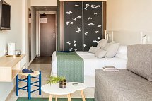 AQUA Hotel Bertran Park - Wohnbeispiel Dreibettzimmer Design (Zimmercodierungen TB1 & DF3)