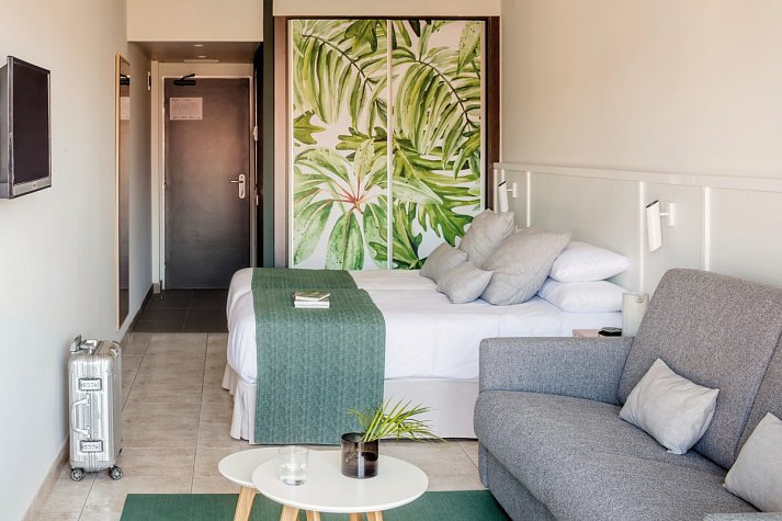AQUA Hotel Bertran Park - Wohnbeispiel Vierbettzimmer Design (Zimmercodierungen RB1 & DF3)