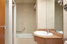 htop Pineda Palace Adults Only - Badbeispiel Doppelzimmer (Zimmercodierungen DB1, TB1, RB1, DBM & RBM)