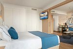 L'Azure Hotel