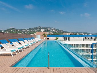 L'Azure Hotel