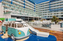 L'Azure Hotel