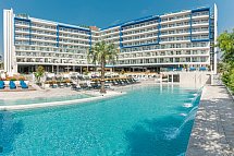 L'Azure Hotel