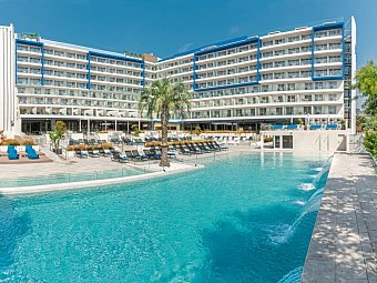 L'Azure Hotel