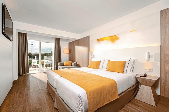 L'Azure Hotel