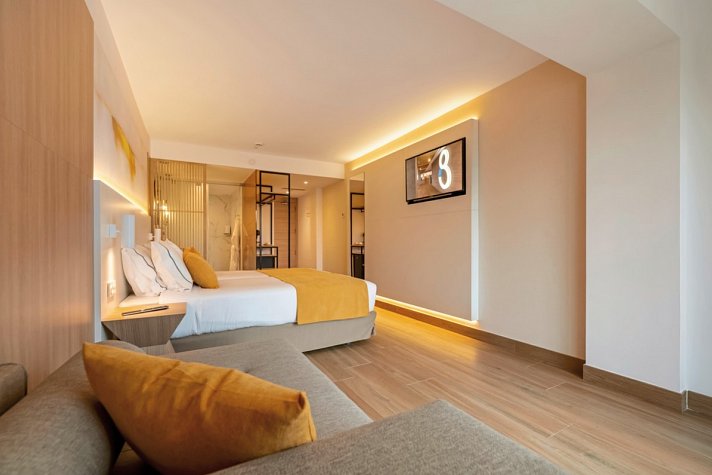 L'Azure Hotel