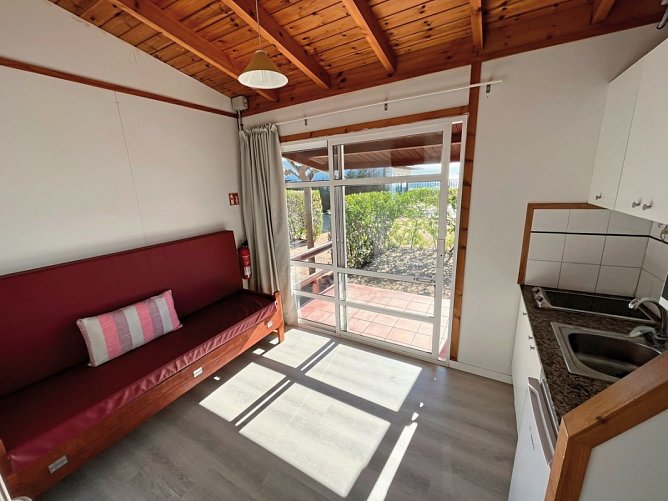 Camping Resort Els Pins - Wohnbeispiel Bungalow Comfort (Zimmercodierungen CB2 & CB3)