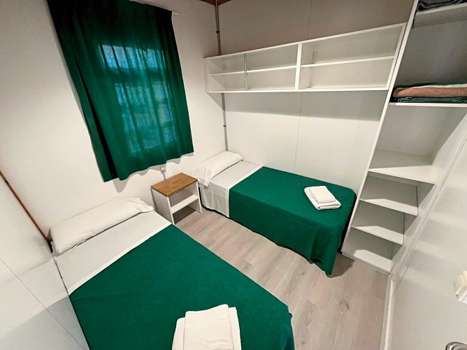 Camping Resort Els Pins - Wohnbeispiel Bungalow Comfort (Zimmercodierungen CB2 & CB3)