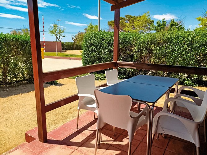 Camping Resort Els Pins - Wohnbeispiel Bungalow Comfort (Zimmercodierungen CB2 & CB3)