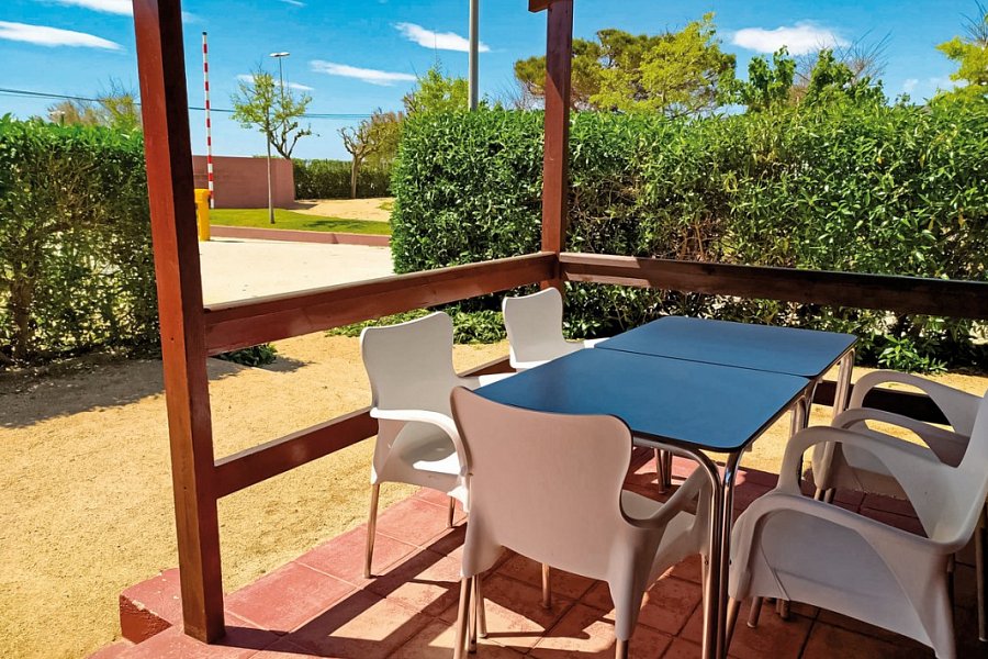 Camping Resort Els Pins - Wohnbeispiel Bungalow Comfort (Zimmercodierungen CB2 & CB3)