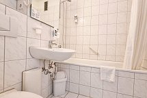 Panorama Inn - Beispiel Bad Doppelzimmer Standard (Zimmercodierungen DG1 & DC1)