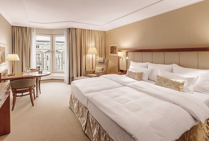 Grand Elysée Hamburg - Wohnbeispiel Doppelzimmer Grand Classic (Zimmercodierung DB1)