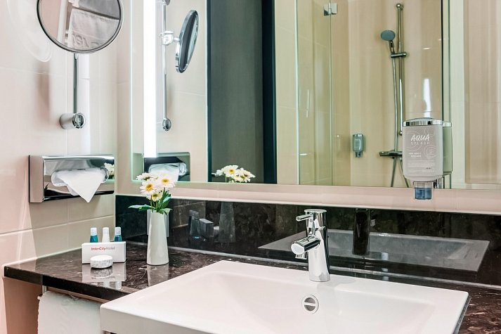 IntercityHotel Hamburg Dammtor-Messe - Wohnbeispiel Doppelzimmer Standard (Zimmercodierungen DG1 & DC1)