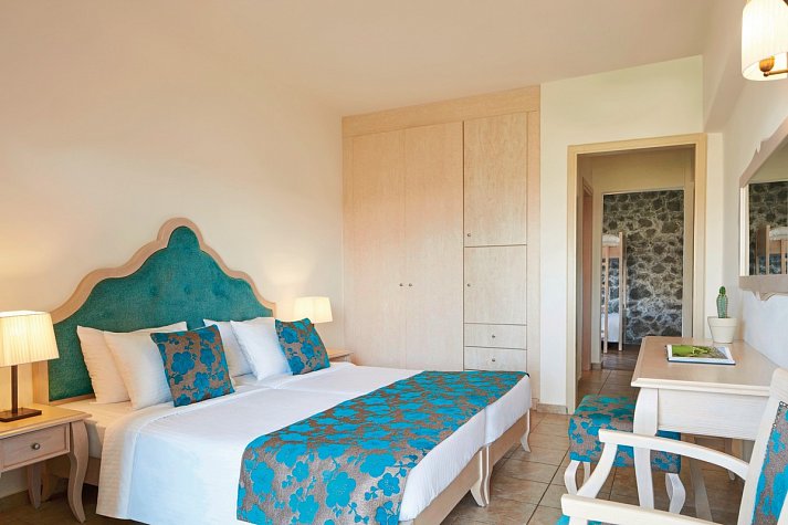 Creta Beach - Wohnbeispiel Familienzimmer Gartenblick (Zimmercodierung F1G)