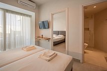 Kathrin Beach - Wohnbeispiel Familienzimmer mit Verbindungstür (Zimmercodierungen FV1 & FVN)