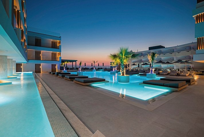 Akasha Beach Hotel & Spa