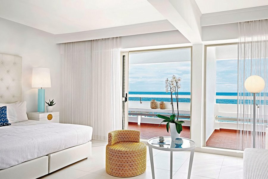 Grecotel LUX ME White - Wohnbeispiel Juniorsuite Meerblick (Zimmercodierung JBM)