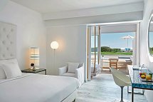 Grecotel LUX ME White - Wohnbeispiel Doppelzimmer Prestige mit Garten Meerblick (Zimmercodierung DOM)
