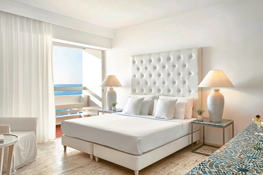 Grecotel LUX ME White - Wohnbeispiel Doppelzimmer Gartenblick o. Bergblick (Zimmercodierungen DBG, DP1 & DBM)