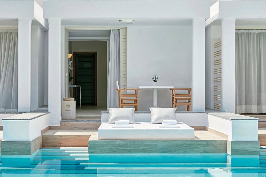 Grecotel LUX ME White - Wohnbeispiel Familienzimmer Swim Up (Zimmercodierung FBQ)