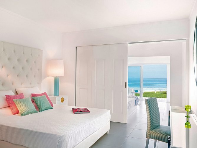 Grecotel LUX ME White - Wohnbeispiel Petit Yali Suite Gemeinschaftspool Meeresfront (Zimmercodierung WBO)