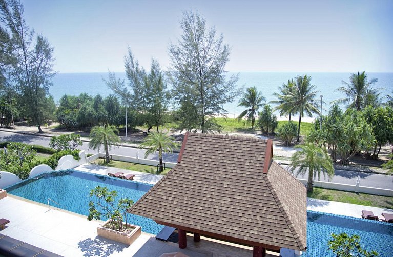 Maikhao Palm Beach Resort