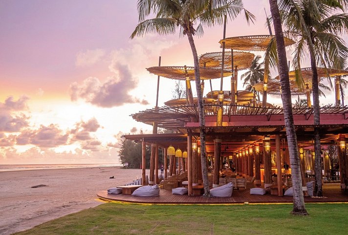 Apsara Beachfront Resort & Villa