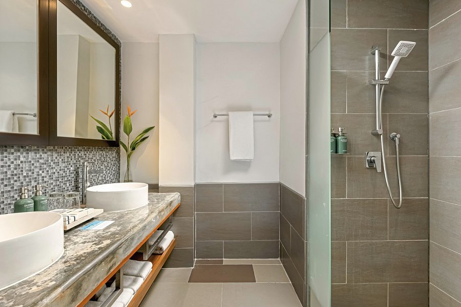 Outrigger Khao Lak Beach Resort - Badbeispiel Deluxe Garden Suite (Zimmercodierung WDG)