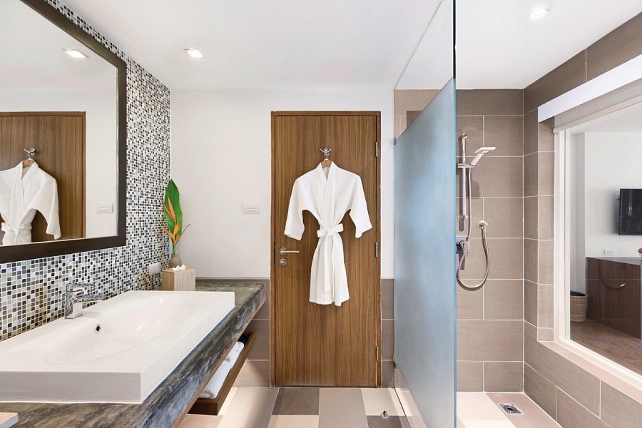 Outrigger Khao Lak Beach Resort - Badbeispiel Deluxe Garden Balcony (Zimmercodierung UD1)