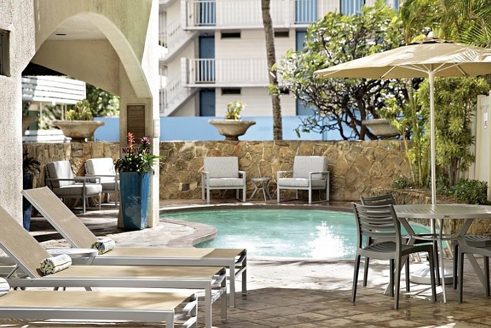 Coconut Waikiki Hotel