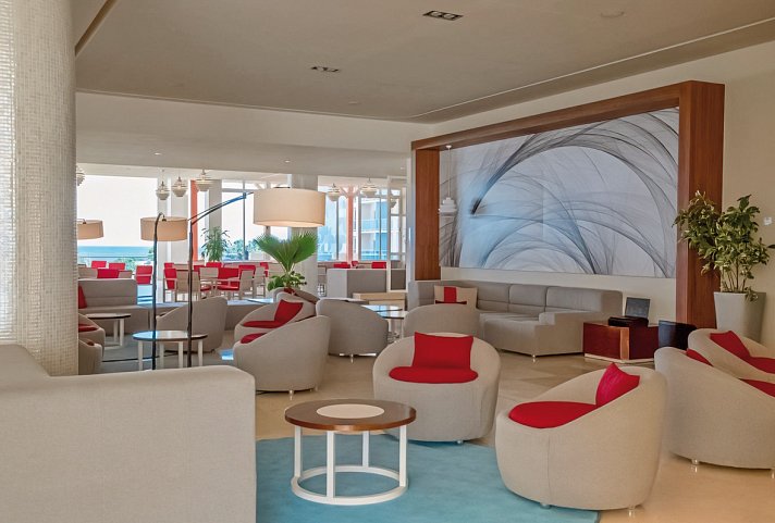 Gran Muthu Almirante Beach