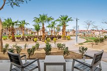 Pickalbatros Jungle Aqua Park Resort - Neverland Hurghada - Beispiel Terrasse Familien Bunglaow Schiebetür (Zimmercodierungen F1P, DCP & FF1)