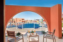 Pickalbatros Jungle Aqua Park Resort - Neverland Hurghada - Wohnbeispiel Familienzimmer mit Verbindungstür Poolblick (Zimmercodierung FVP)
