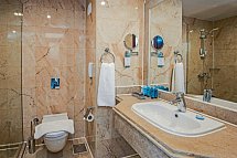 SUNRISE Aqua Joy Resort - Beispiel Bad Doppelzimmer Swim Up (Zimmercodierung DBQ)